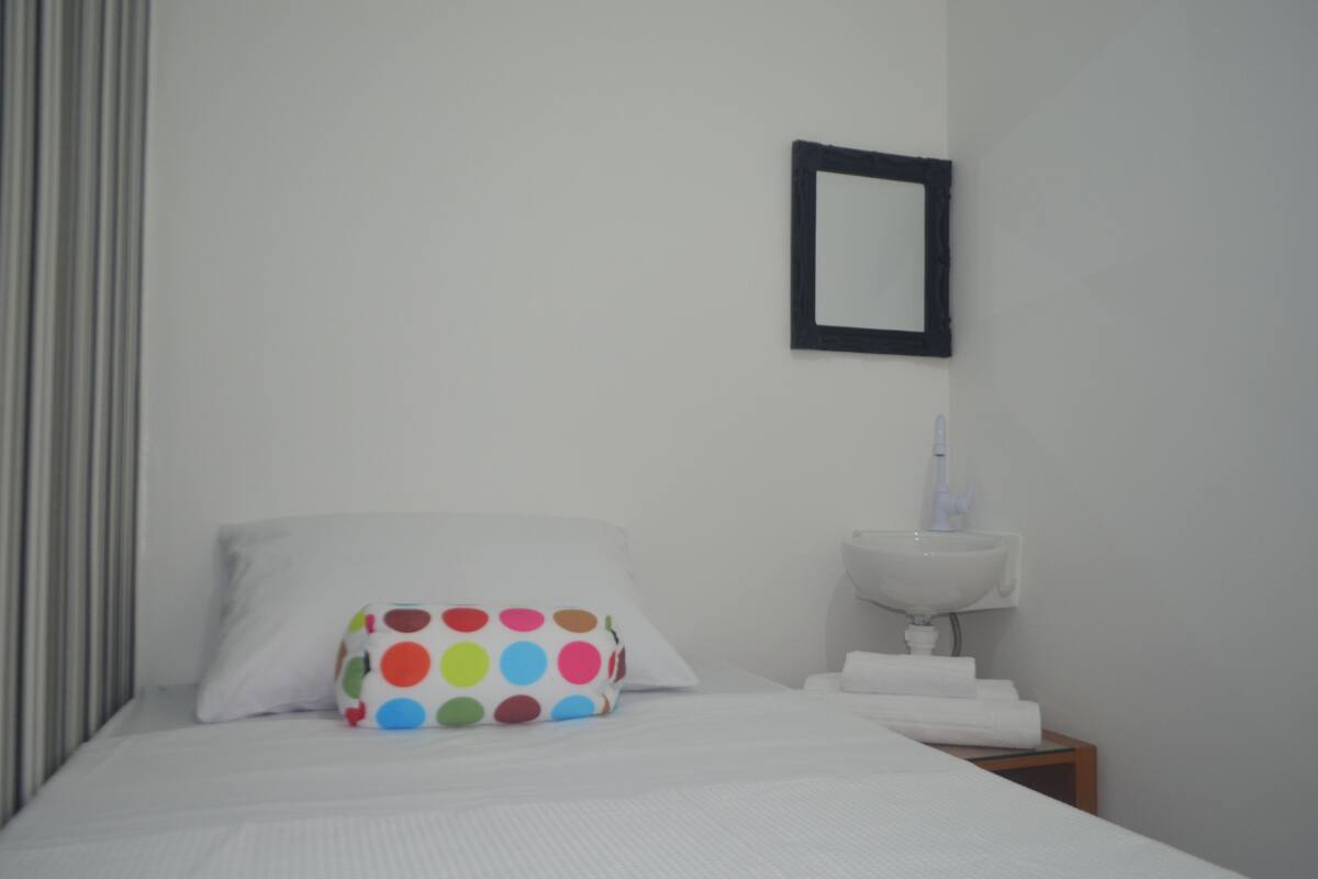 Ropa de cama hipoalergénica, colchones Tempur-Pedic y cortinas blackout