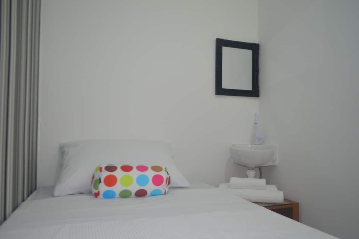 Chambre Simple (no window - black)
