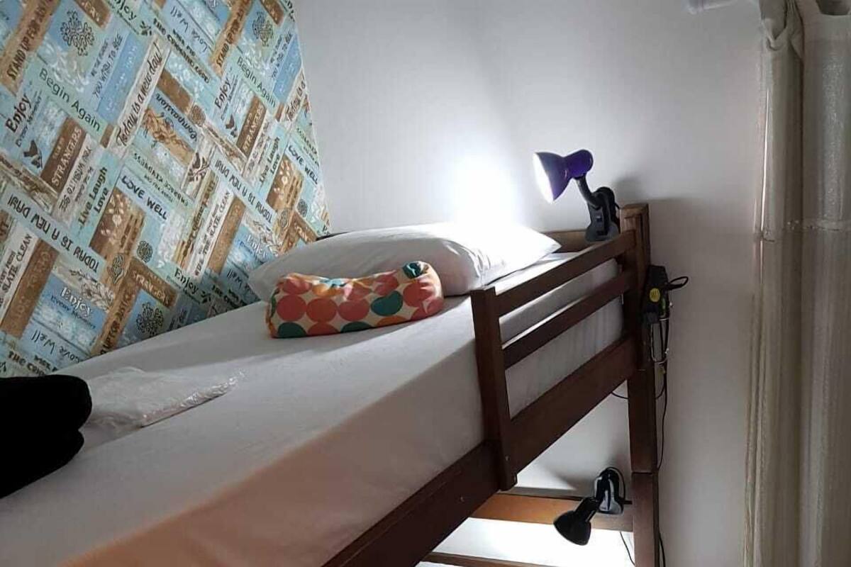 Ropa de cama hipoalergénica, colchones Tempur-Pedic y cortinas blackout