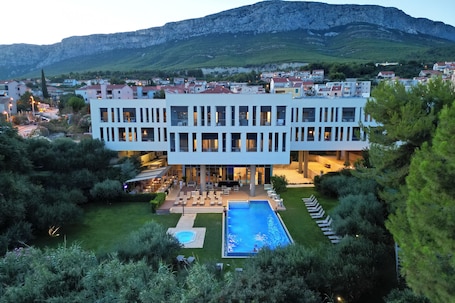 Exterior. Hotel Salona Palace