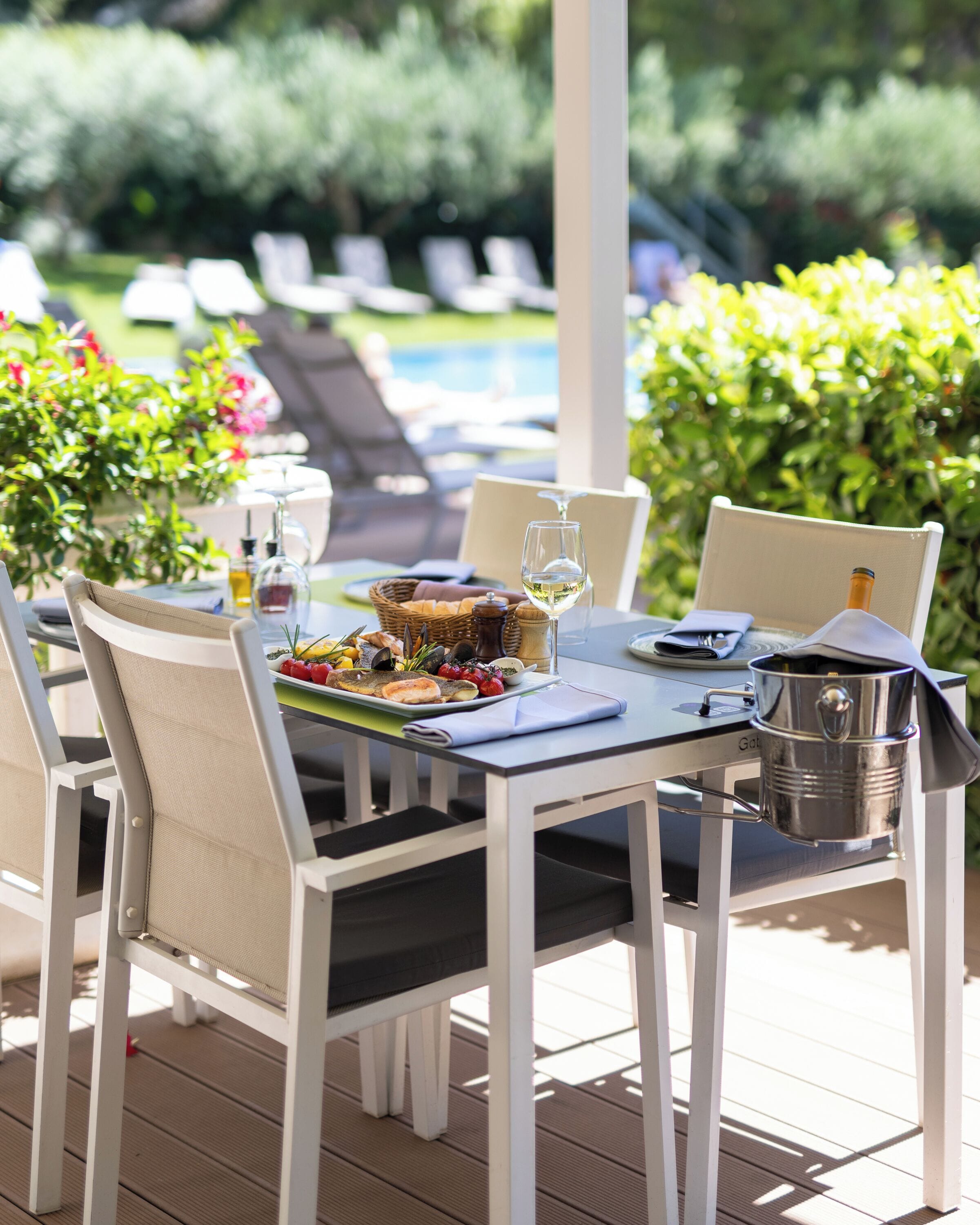 Breakfast, lunch, dinner served; local cuisine 