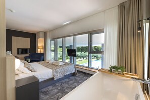 Ropa de cama de alta calidad, colchones con pillow-top y minibar 