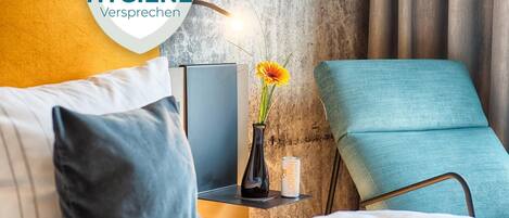 1 bedroom, desk, soundproofing, cribs/infant beds