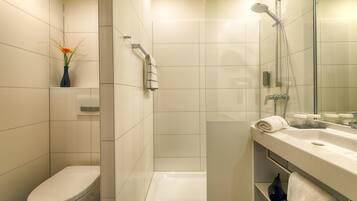 Umweltfreundliche Kosmetikartikel, Haartrockner, Handtücher, Seife