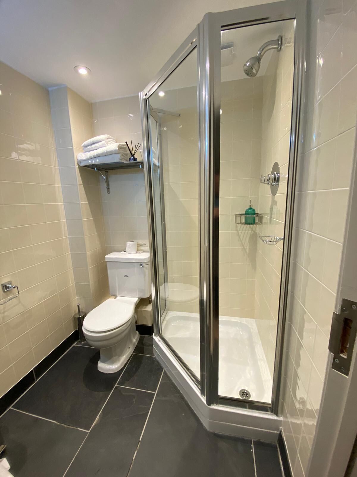 Double Room, Ensuite, Garden View | Bathroom | Free toiletries, hair dryer, towels