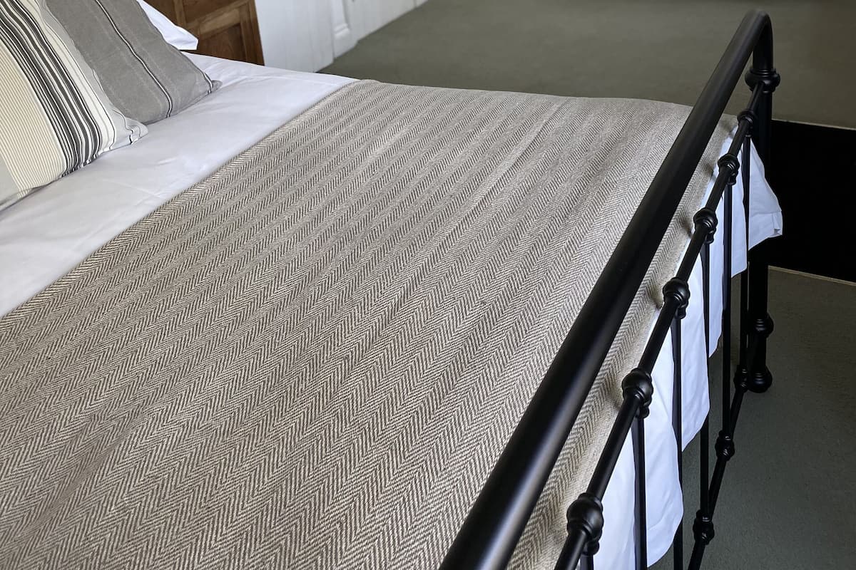 Vierbettzimmer, Gartenblick | WLAN, Bettwäsche