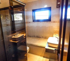 Economy House, 2 Bedrooms | Bathroom