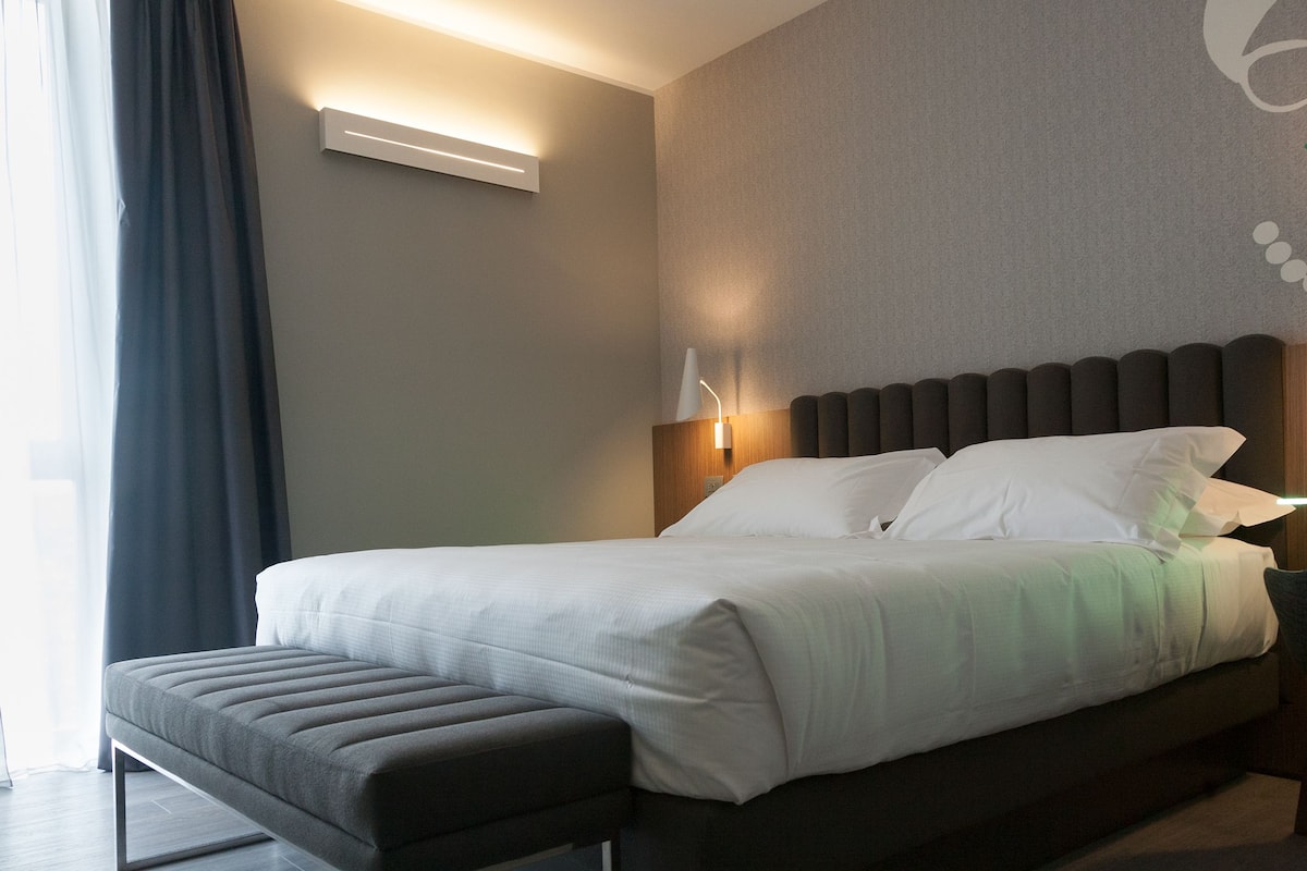 Habitación doble, con acceso para personas discapacitadas | Ropa de cama de alta calidad, edredón y minibar