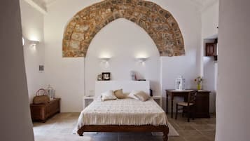 1 bedroom, premium bedding, minibar, desk