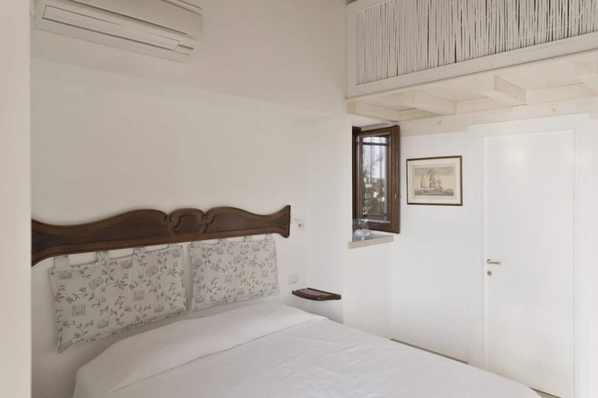 Standard Double Room | 1 bedroom, premium bedding, minibar, desk