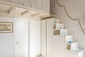 Doppia Standard | Biancheria da letto di alta qualità, minibar, una scrivania
