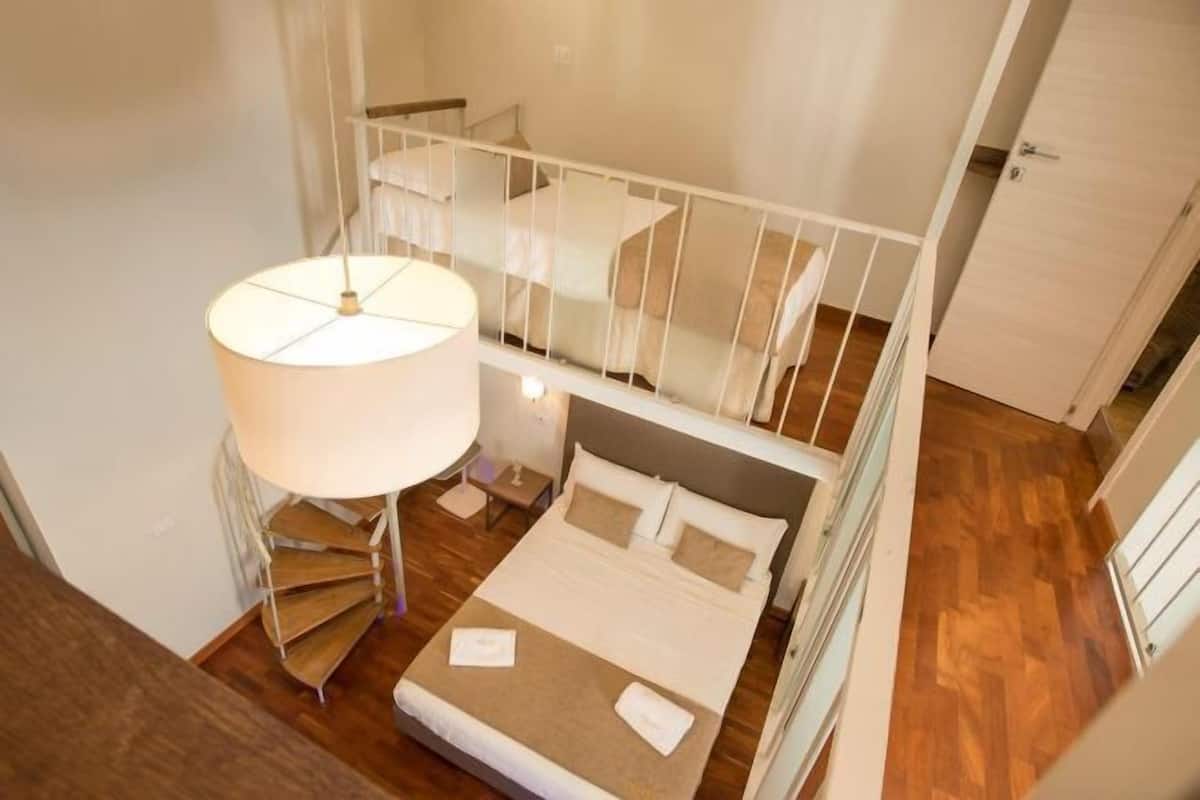 Down comforters, minibar, in-room safe, desk