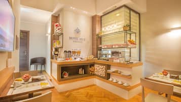 Tägliches einheimisches Frühstück (10 EUR pro Person)