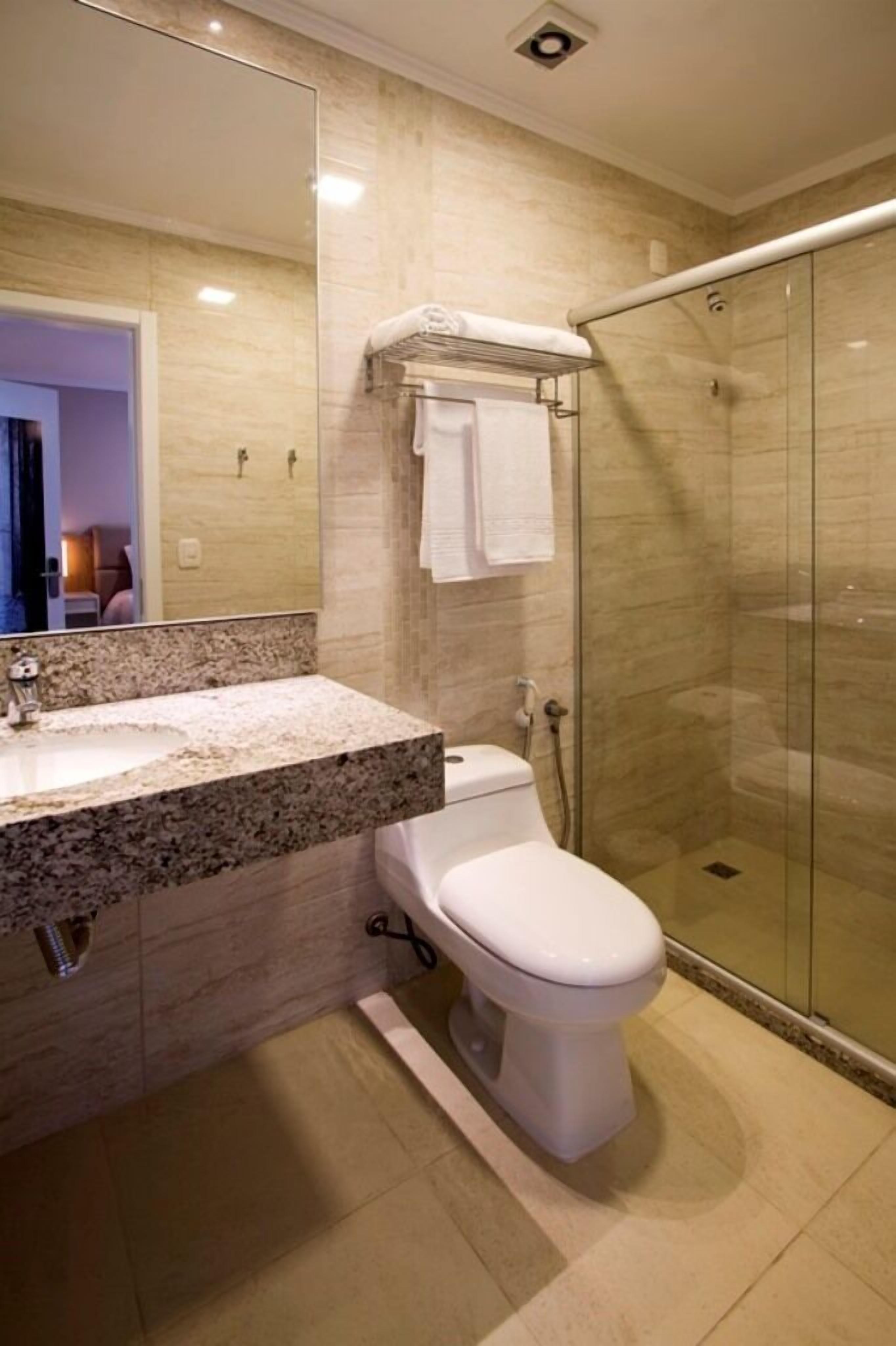 Apartment, 1 Bedroom | Bathroom | Shower, towels