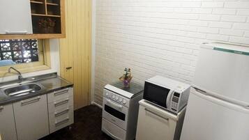 Casa, 2 quartos, para não fumantes | Cozinha privada | Geladeira, micro-ondas, fogão, cooktop