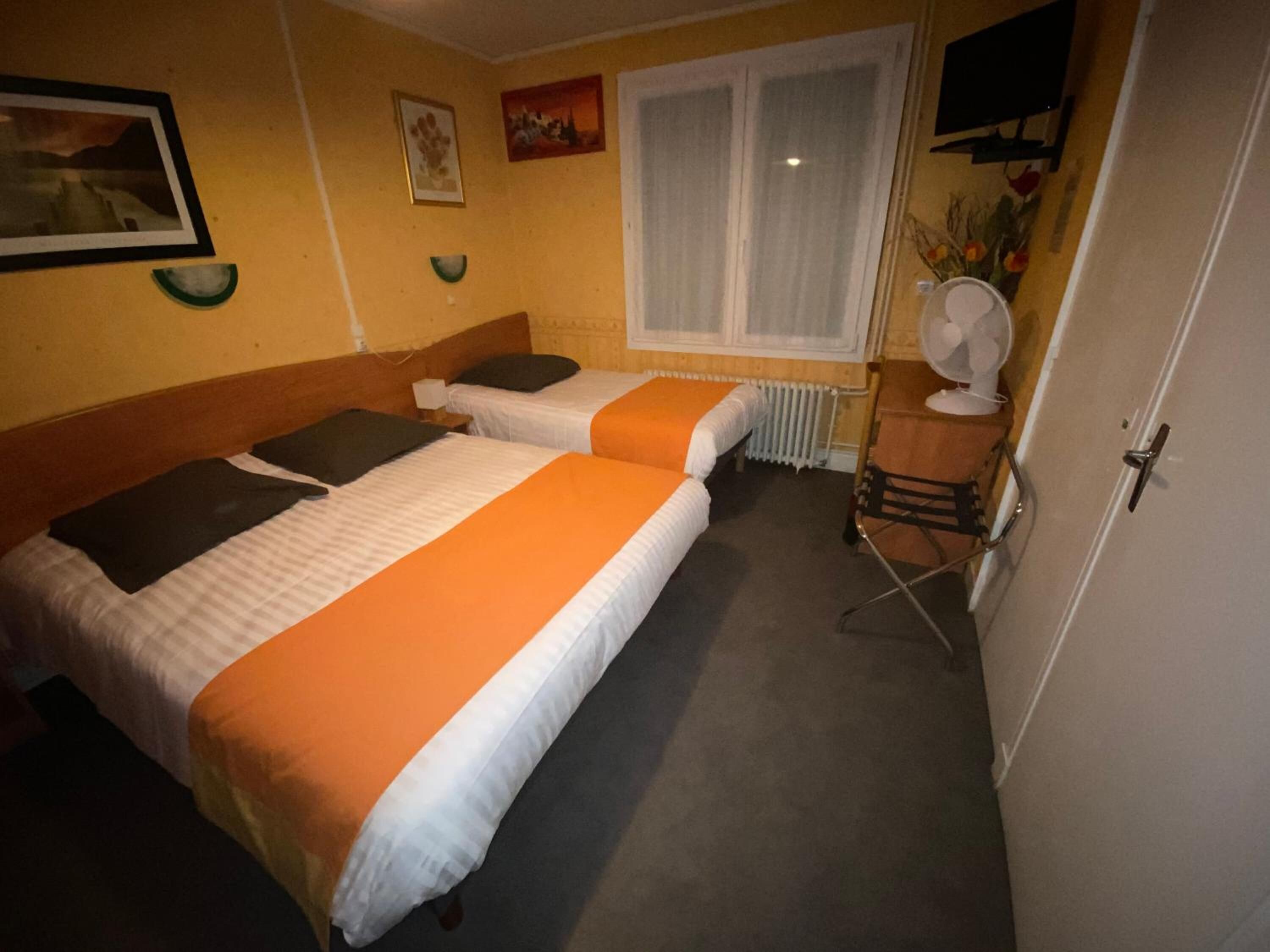 高級寢具、獨特裝潢、書桌、熨斗/熨衣板