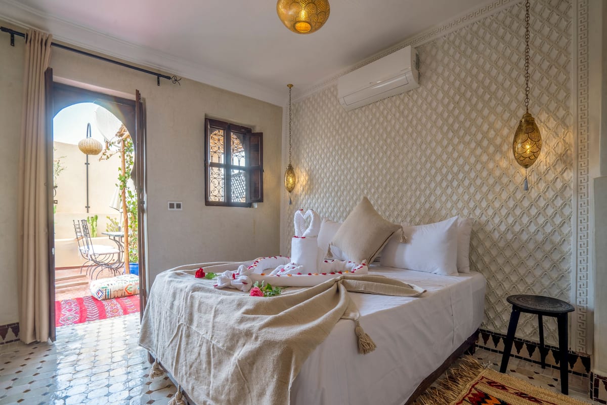 Deluxe Double Room, Private Bathroom | 1 bedroom, premium bedding, in-room safe, individually decorated