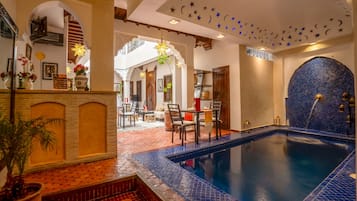 室内游泳池
