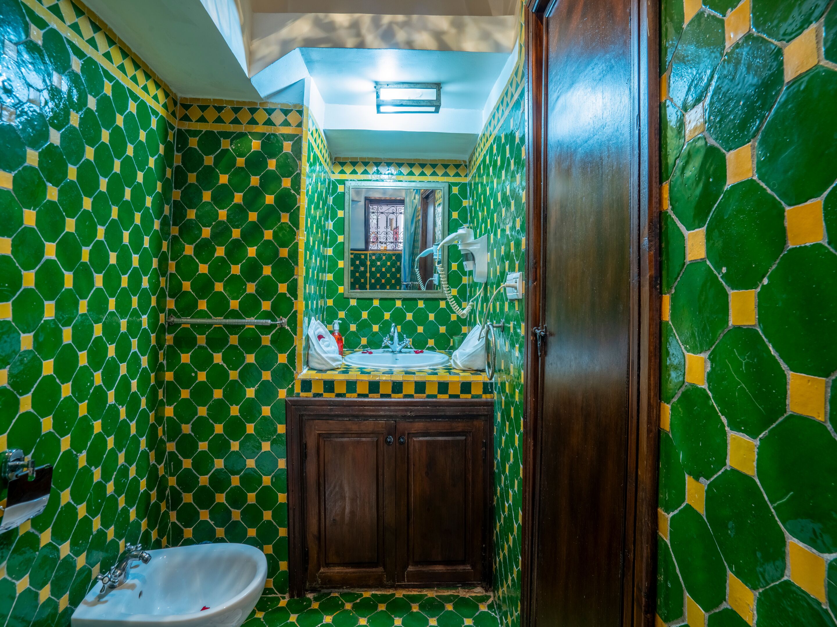 Chambre Standard double, salle de bain privée | Literie de qualité, coffre-fort, rideaux d’obscurcissement
