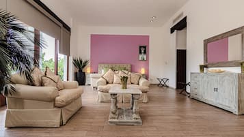 Suite, 1 King Bed, Accessible, Non Smoking | Premium bedding, down comforters, in-room safe, desk