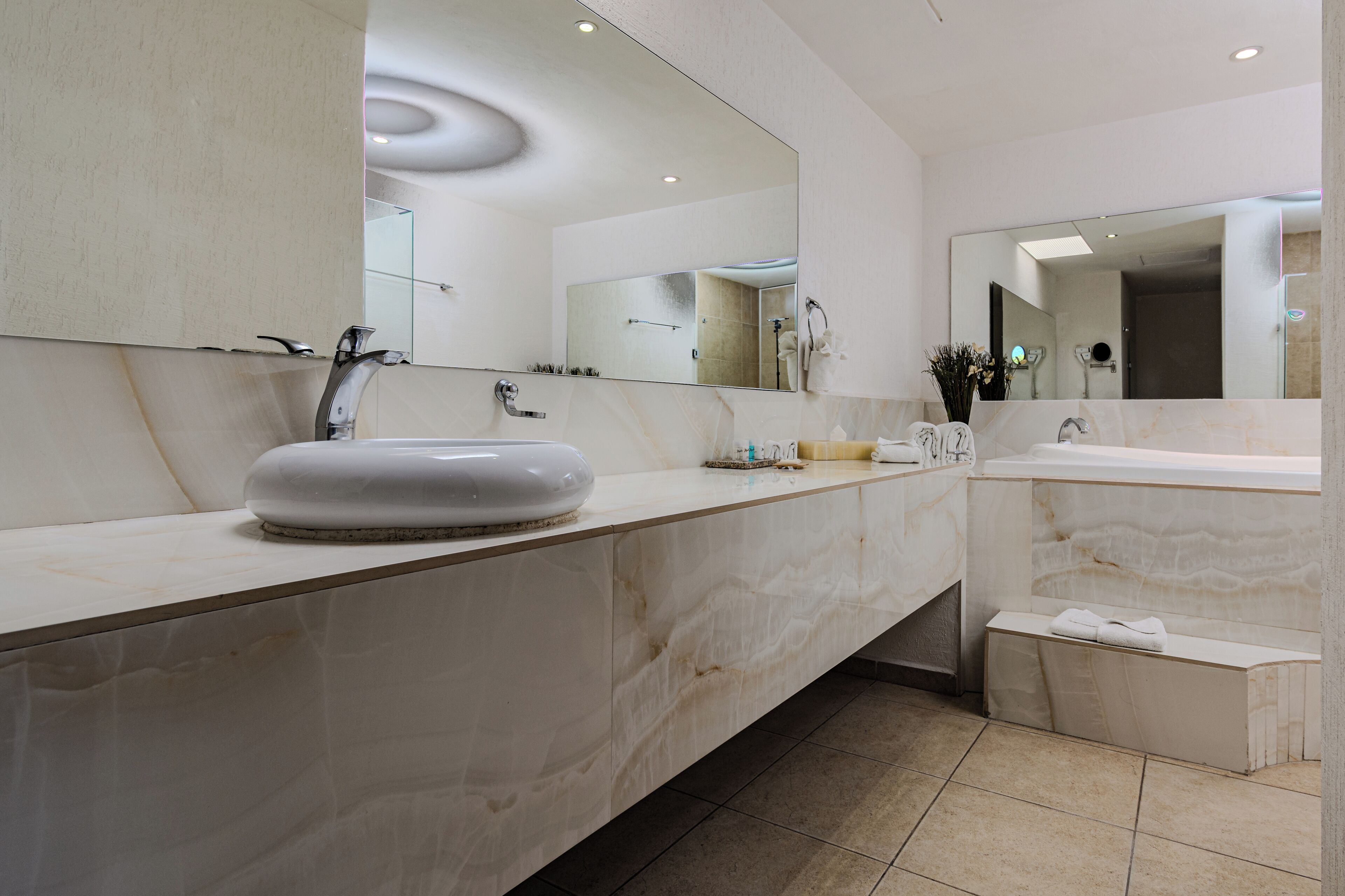 suite, 1 king bed, accessible, non smoking | bathroom | shower, free toiletries, hair dryer, towels