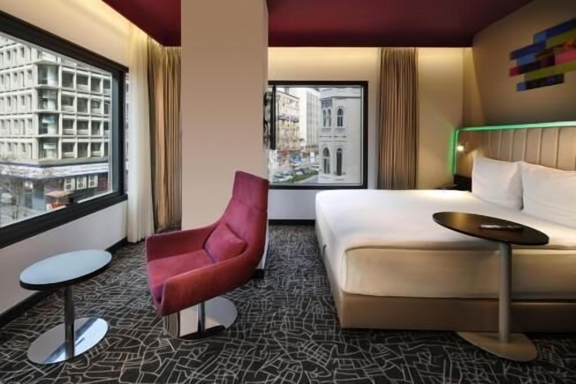 Literie de qualité supérieure, coffres-forts dans les chambres, bureau