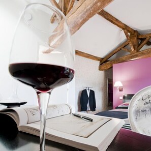 Double Room | Individually decorated, desk, soundproofing, free cribs/infant beds - La Villa des Forges (Lege)