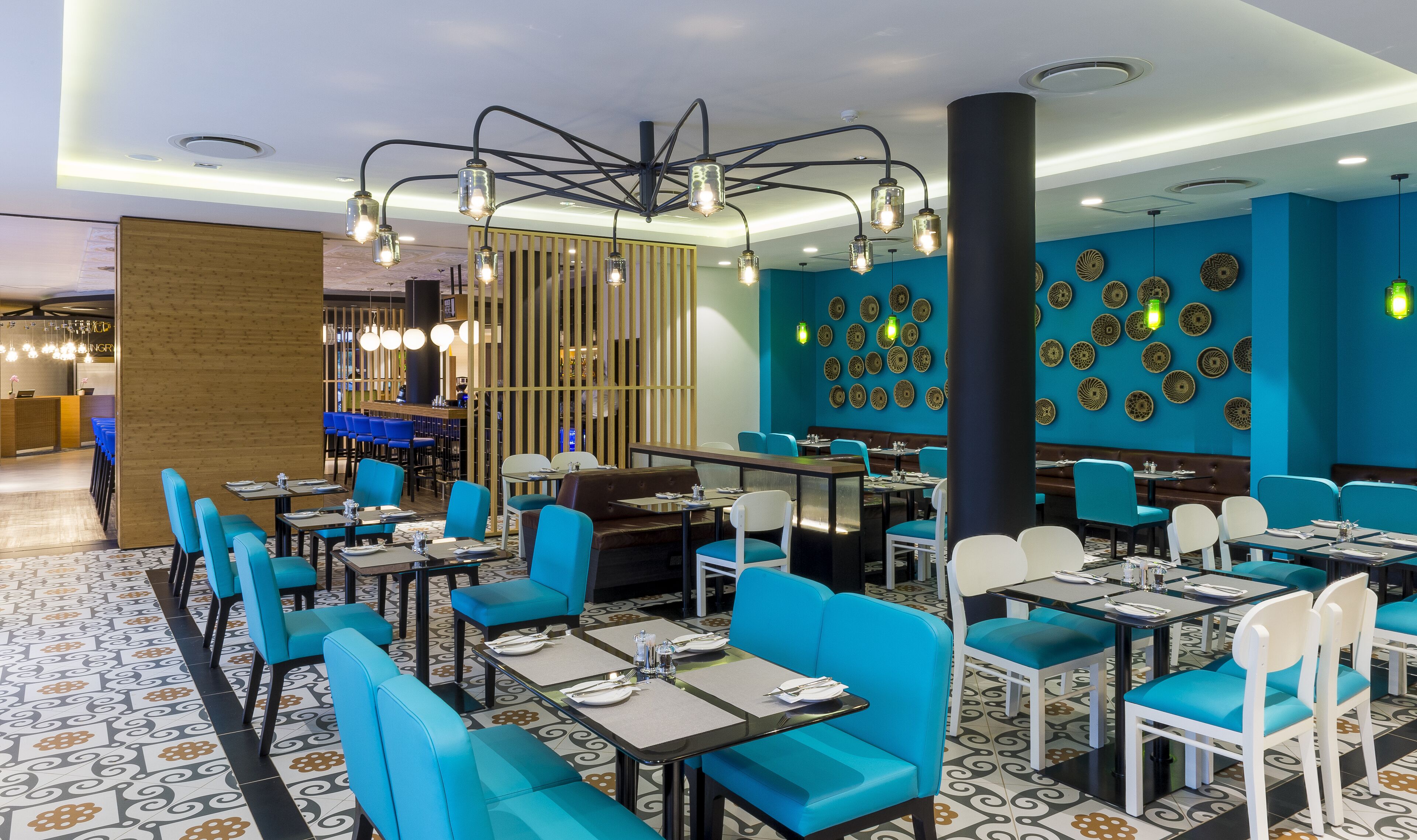 breakfast, lunch, dinner served; international cuisine