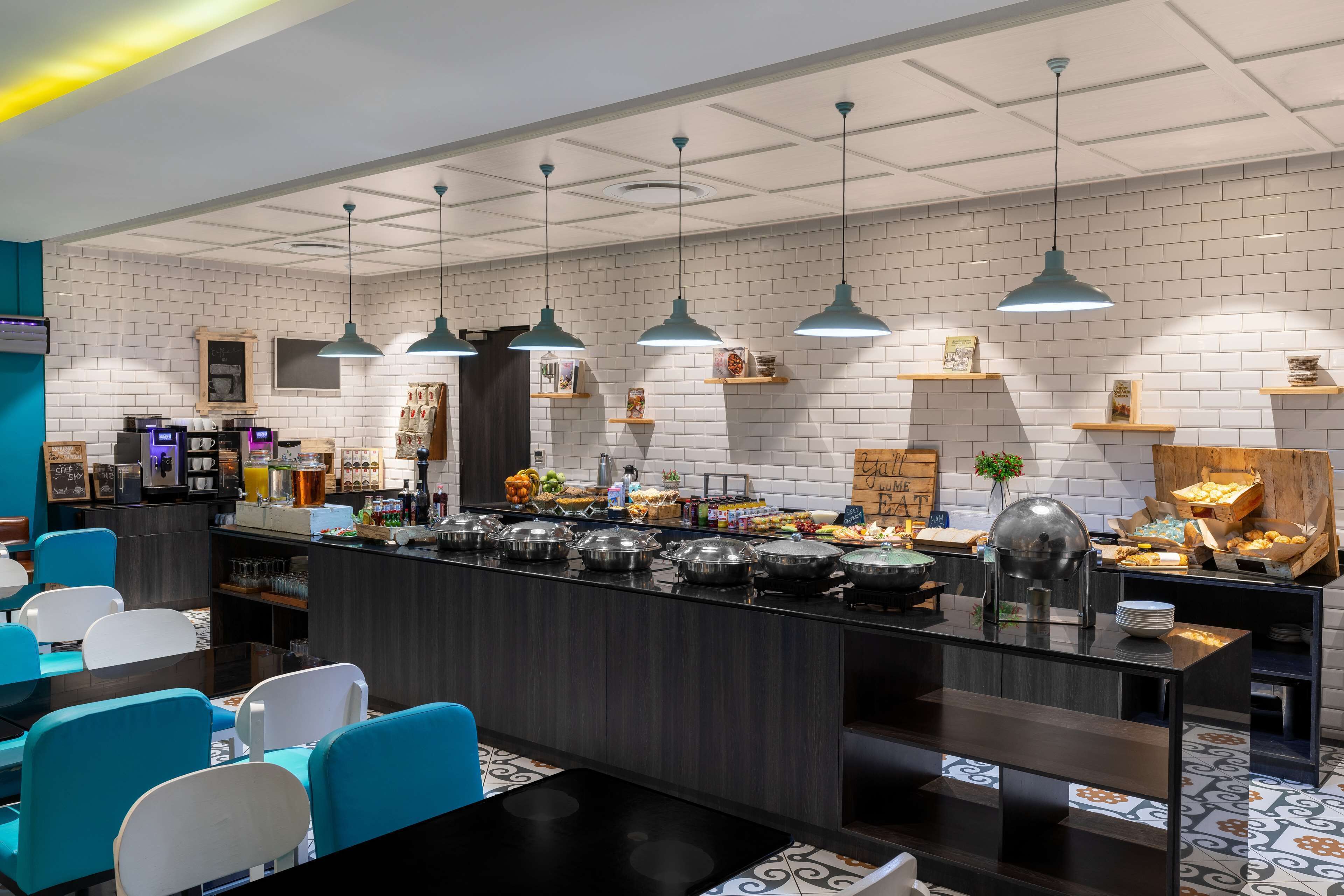 Breakfast, lunch, dinner served; international cuisine 