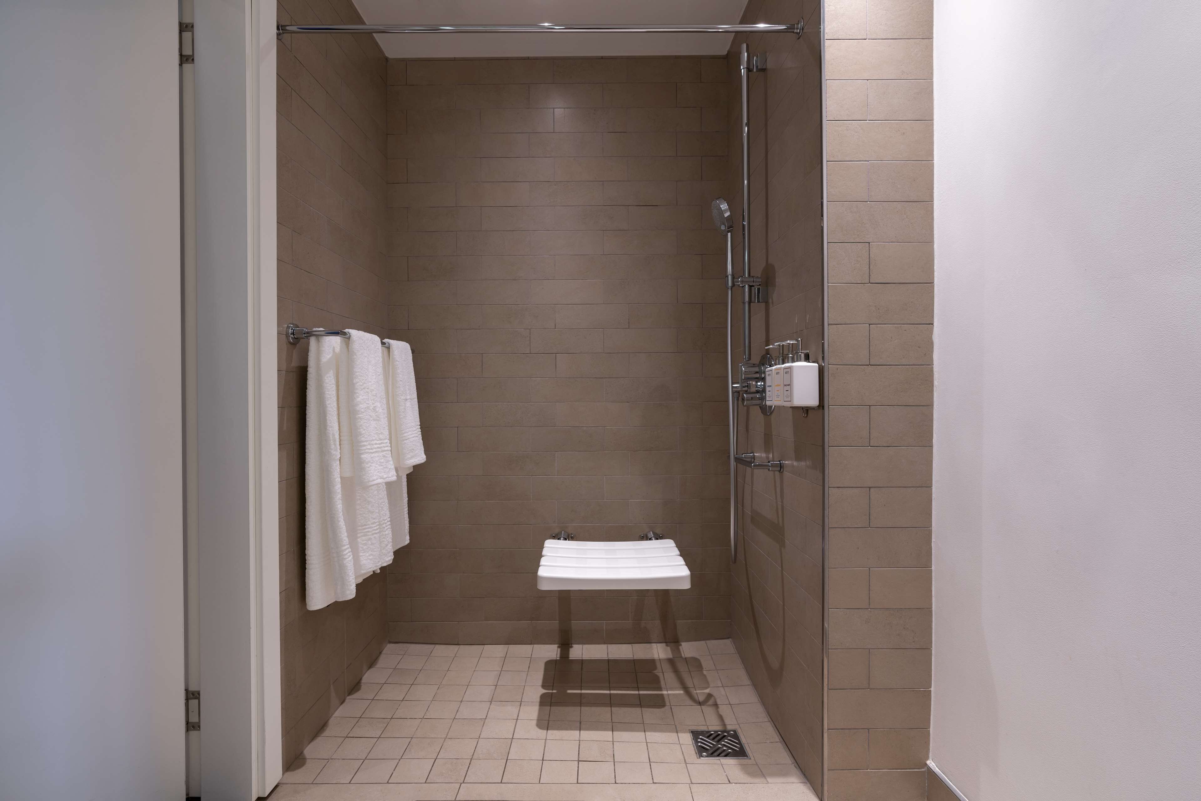 standard room | bathroom | combined shower/bathtub, designer toiletries, hair dryer, towels