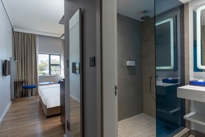 Standardzimmer (Pool Facing)