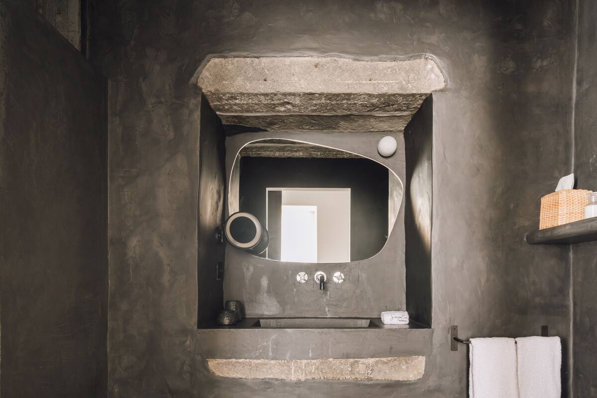 suite | bathroom | shower, free toiletries, hair dryer, bathrobes