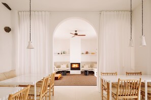 Breakfast and dinner served - White Exclusive Suite & Villas (Lagoa)
