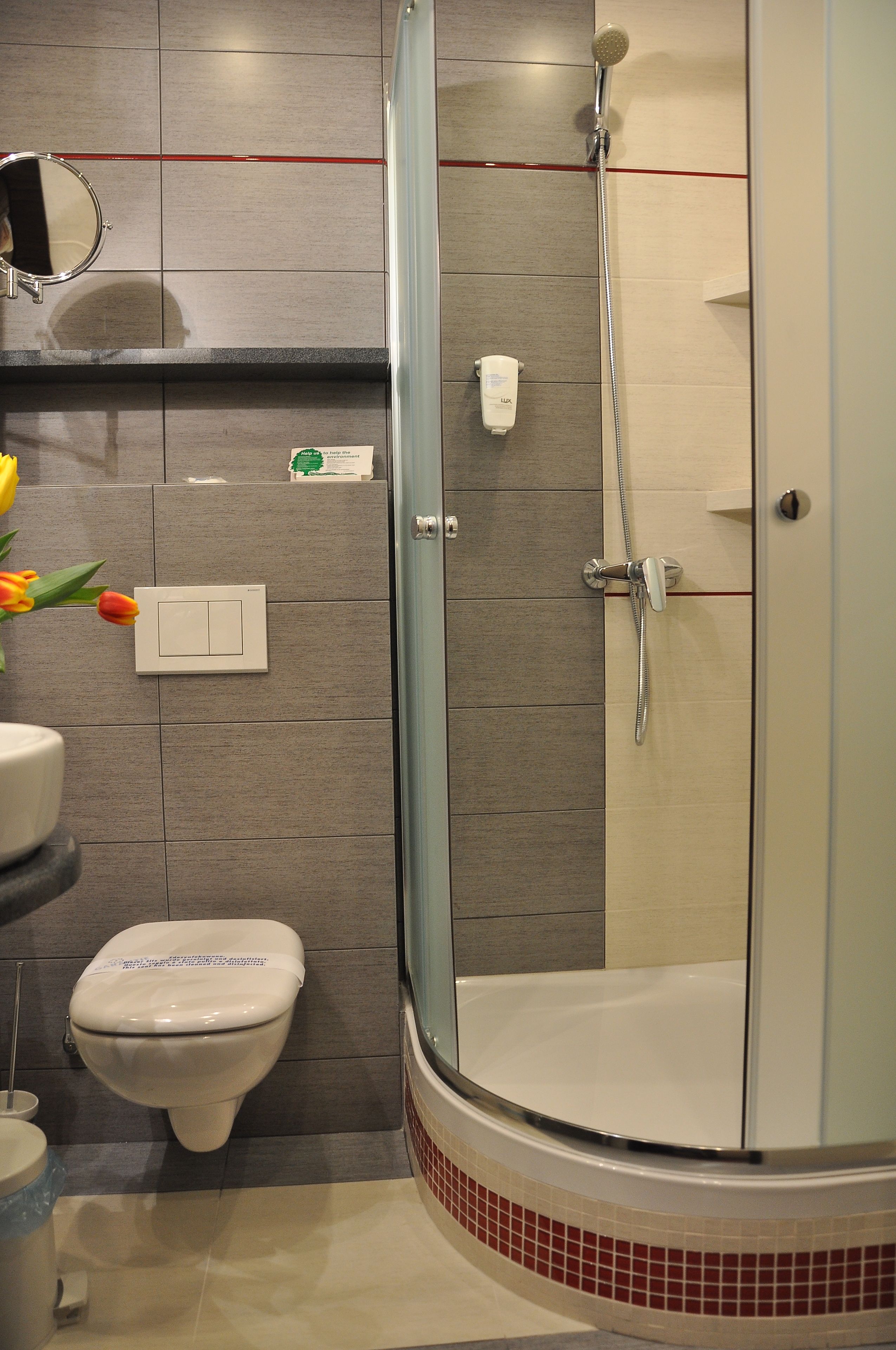 classic double room | bathroom | shower, free toiletries, hair dryer, towels