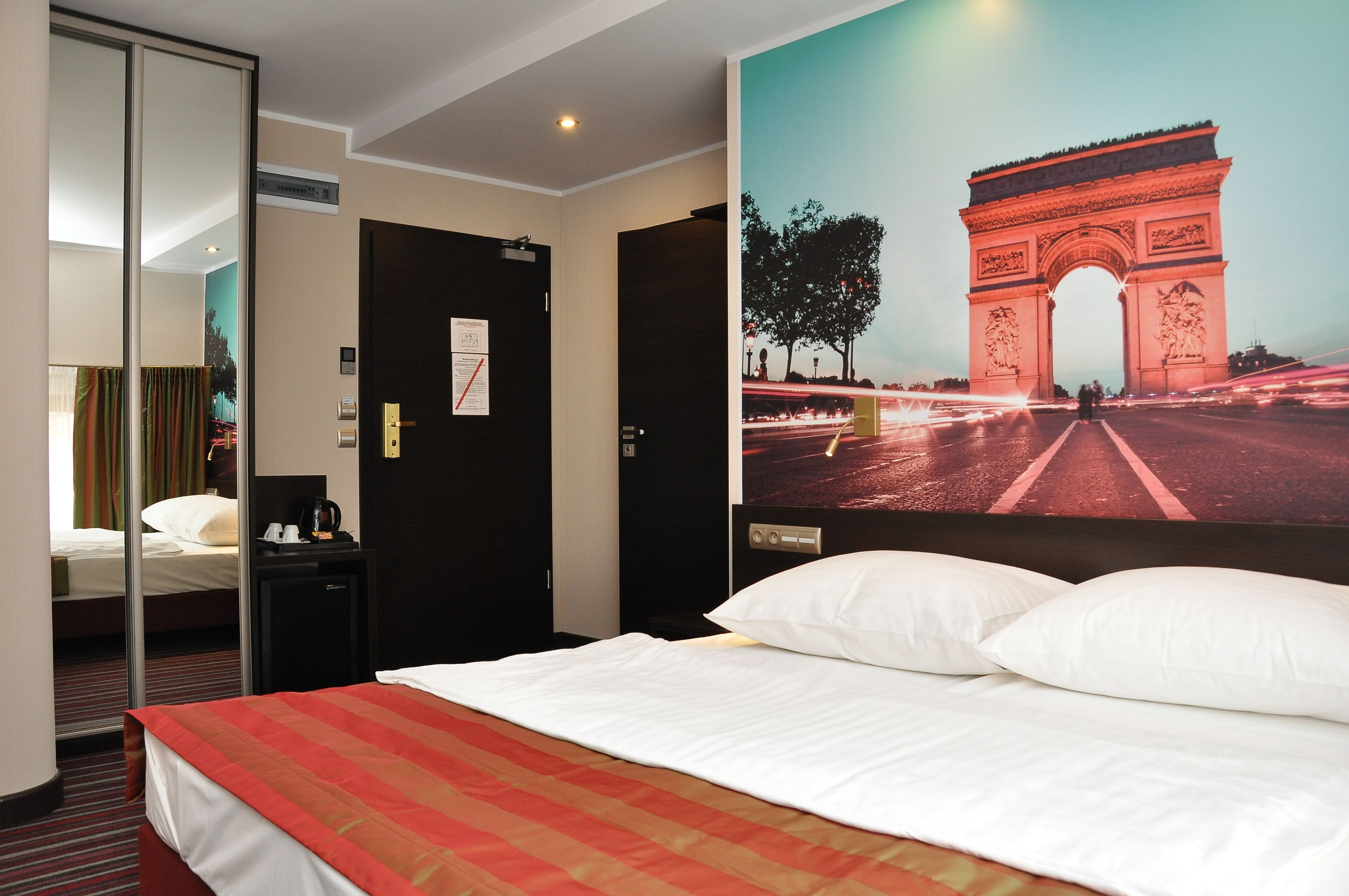 in-room safe, individually decorated, individually furnished, desk