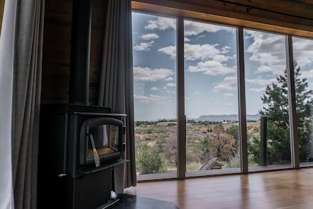 Vacation Home, Separate Bedroom, Full Kitchen (Big Dipper) | Living area