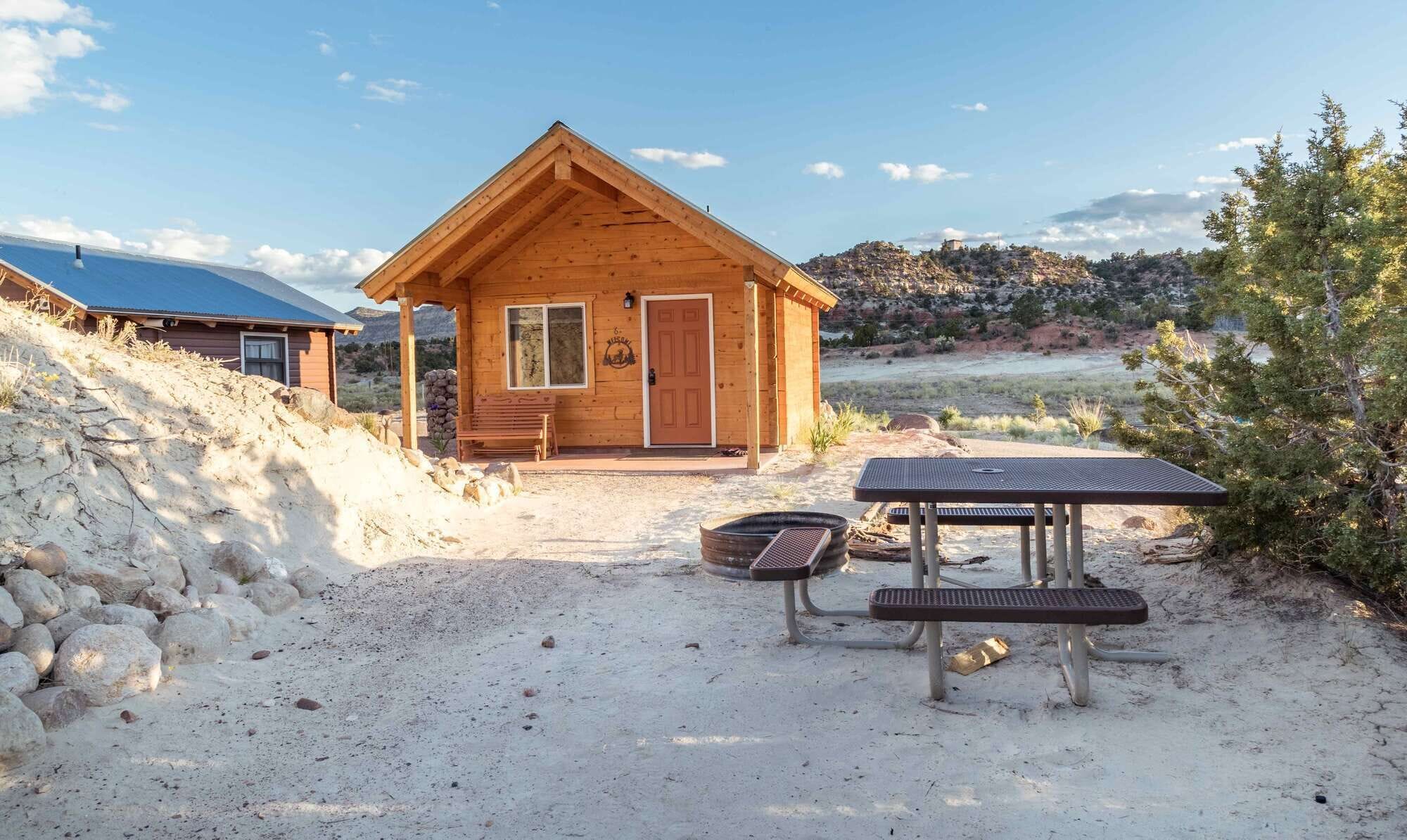 Cabin, Single Queen, Non Smoking (Aries) | Individuelt dekorert, individuelt innredet og wi-fi (inkludert)