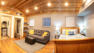 Vacation Home, Studio, Kitchenette, Non Smoking (Little Dipper) | Living area