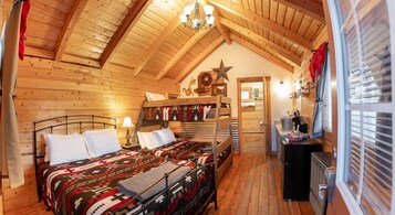 Cabin, Multiple Beds, Non Smoking (Pegasus) | Individually decorated, individually furnished, free WiFi, bed sheets