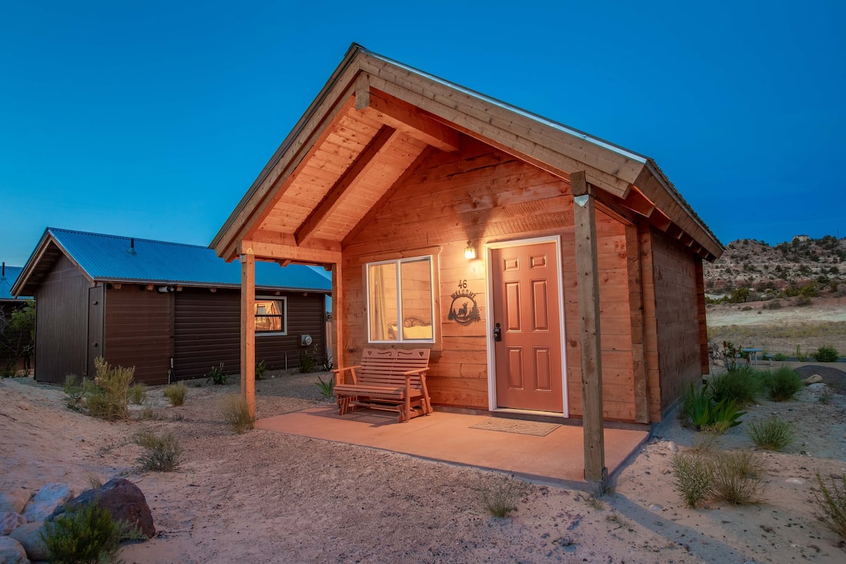 Cabin, Single Queen, Non Smoking (Aries) | 1 bedroom, individually decorated, individually furnished, free WiFi