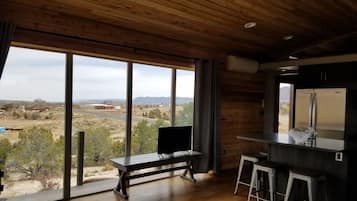 Vacation Home, Separate Bedroom, Full Kitchen (Big Dipper) | Näkymä huoneesta
