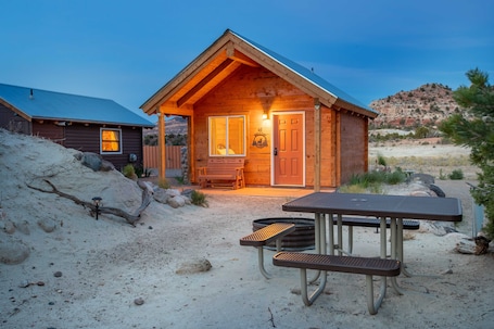Cabin, Single Queen, Non Smoking (Aries) | 1 bedroom, individually decorated, individually furnished, free WiFi