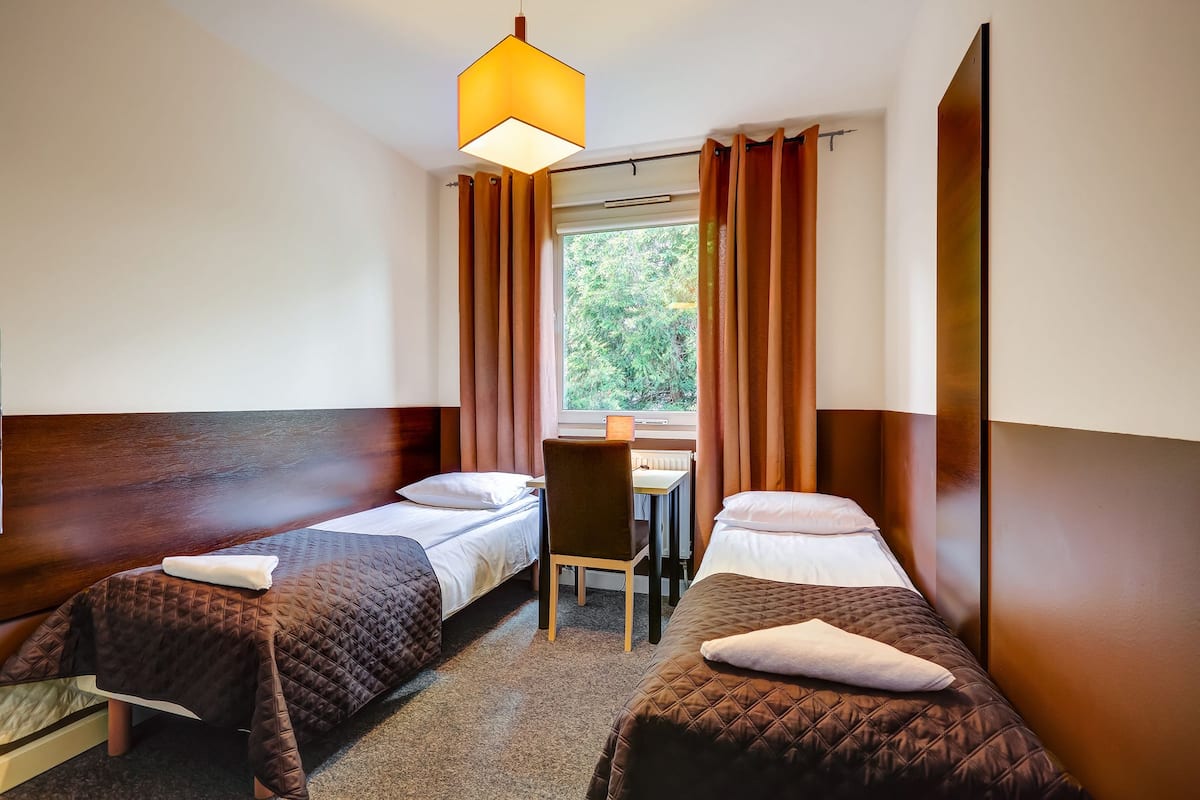 Double or Twin Room | Soundproofing, iron/ironing board, free WiFi, bed sheets
