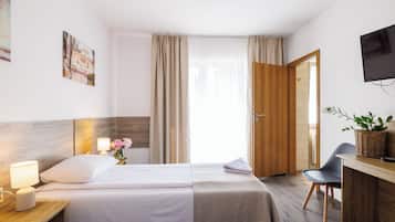 Twin Room, Terrace | Desk, soundproofing, free WiFi, bed sheets