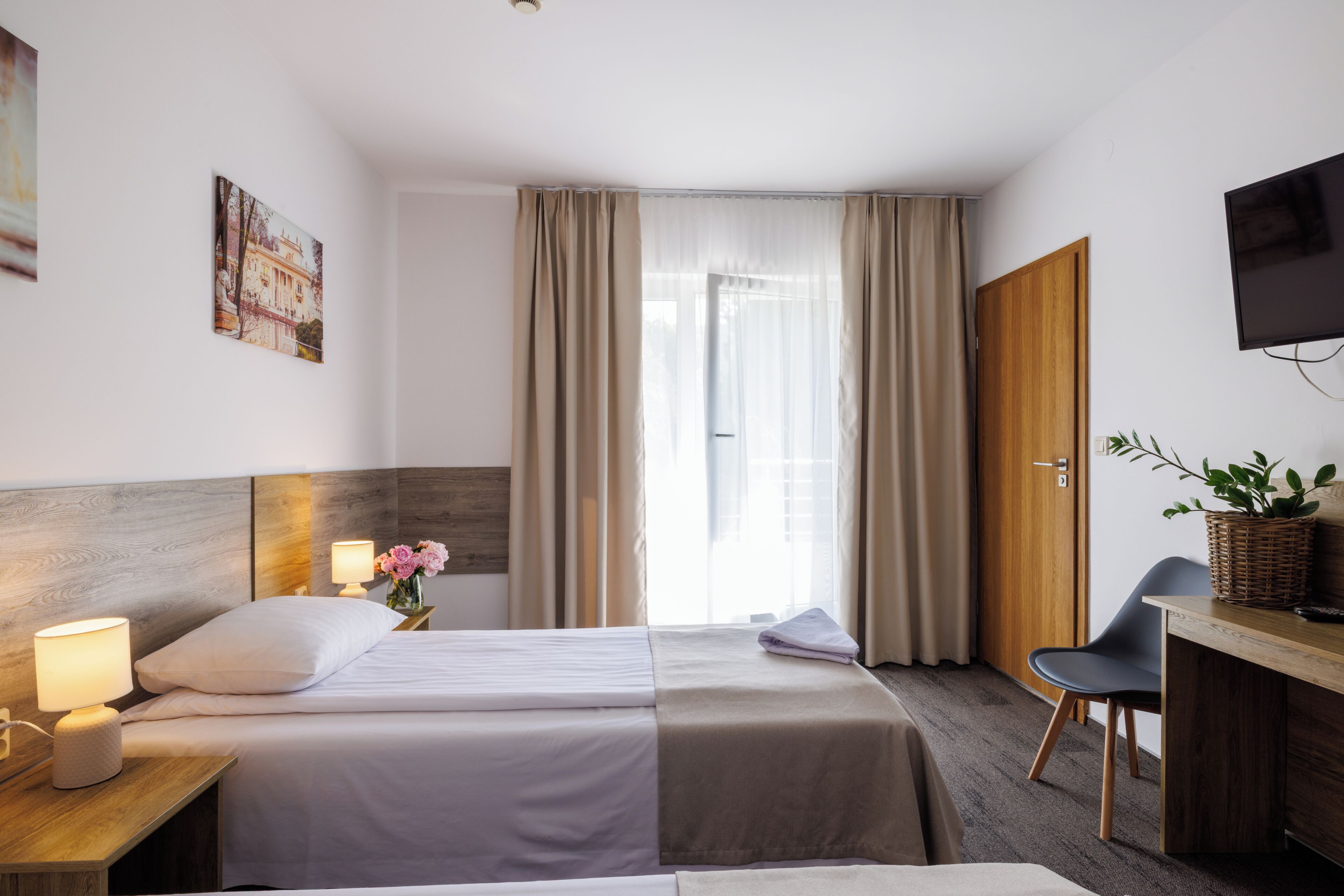 Twin Room, Terrace | Desk, soundproofing, free WiFi, bed sheets