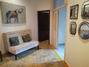 Studio de base, 1 grand lit et 1 canapé-lit | Aire de séjour