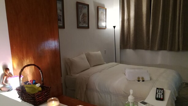 Ropa de cama de alta calidad y tabla de planchar con plancha 
