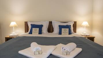 Frigobar, cofres nos quartos, ferros/tábuas de passar roupa