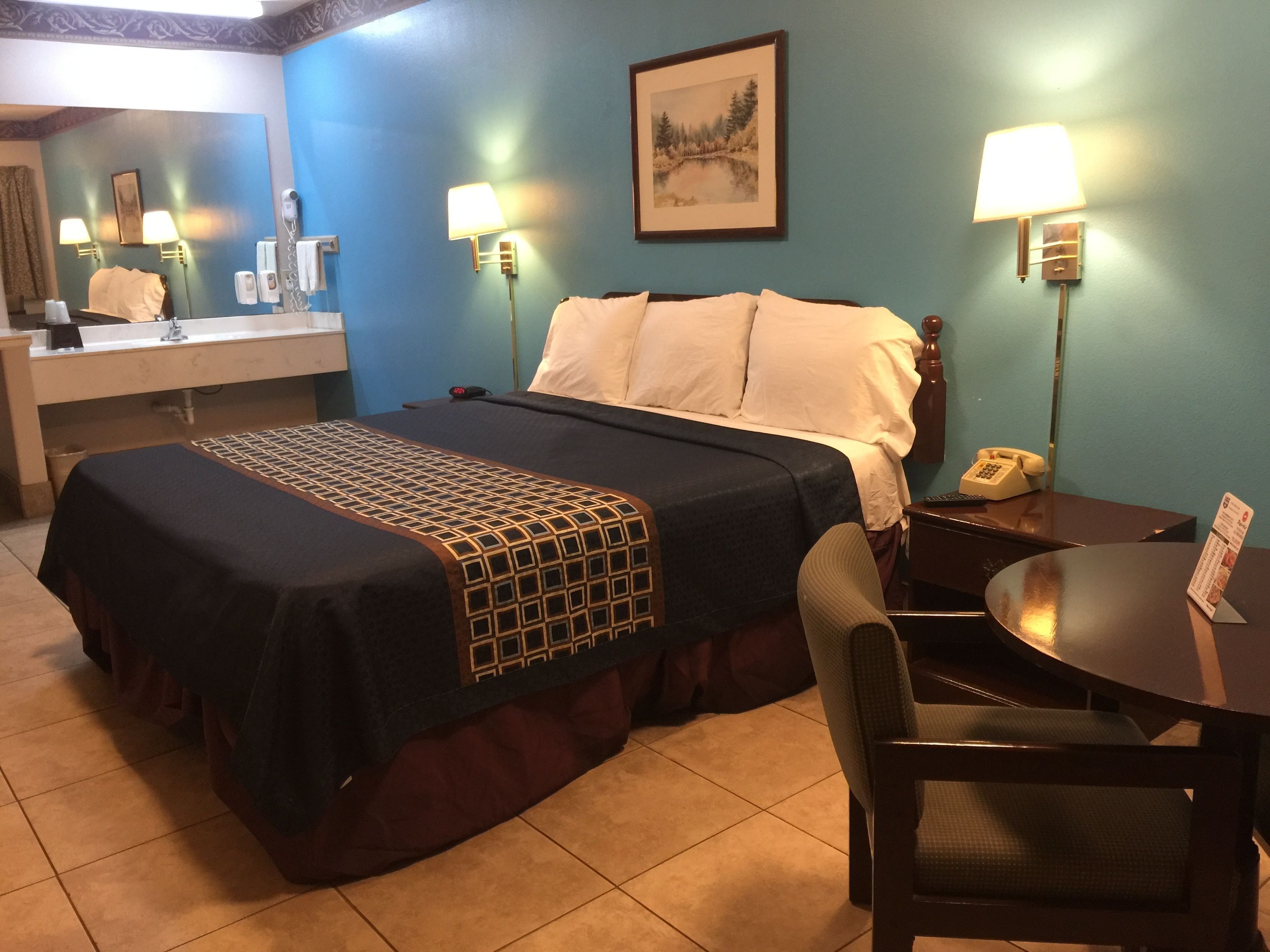 1 habitación, ropa de cama de alta calidad y escritorio 
