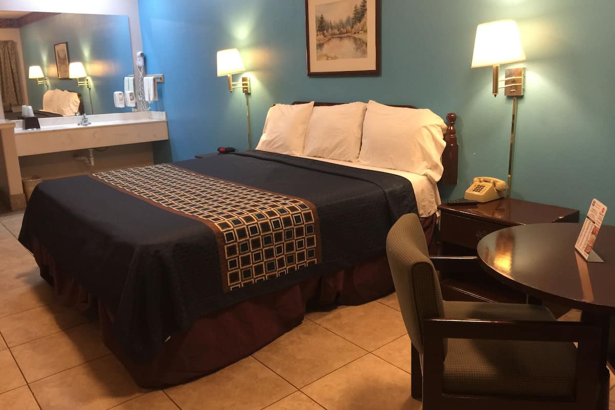 1 habitación, ropa de cama de alta calidad y escritorio